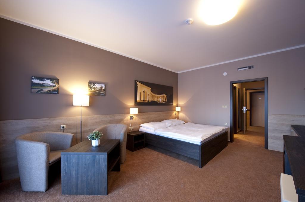 Vinarstvi U Kaplicky Hotell Zaječí Rom bilde