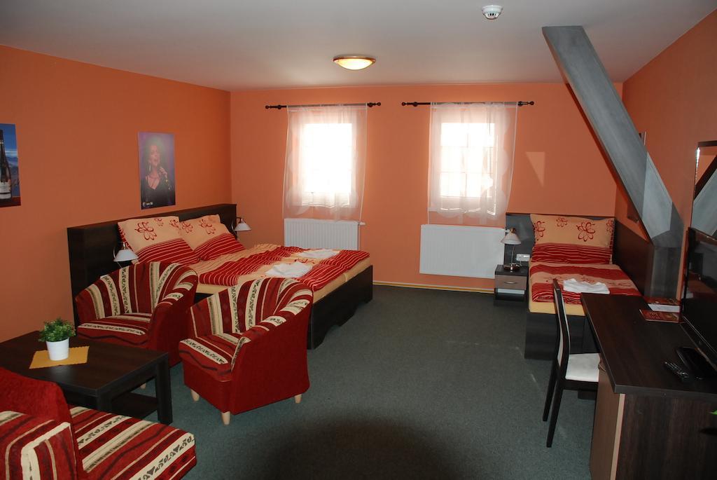 Vinarstvi U Kaplicky Hotell Zaječí Rom bilde