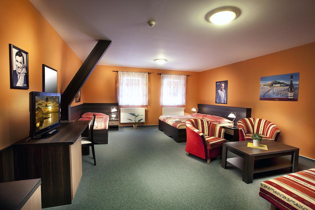 Vinarstvi U Kaplicky Hotell Zaječí Rom bilde