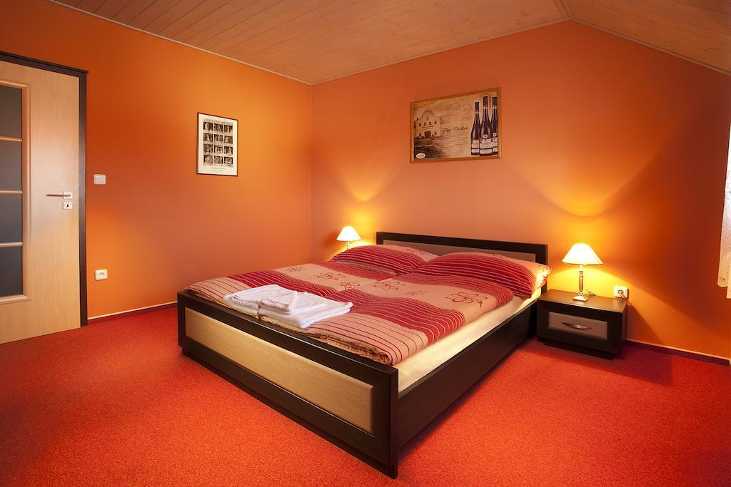 Vinarstvi U Kaplicky Hotell Zaječí Rom bilde